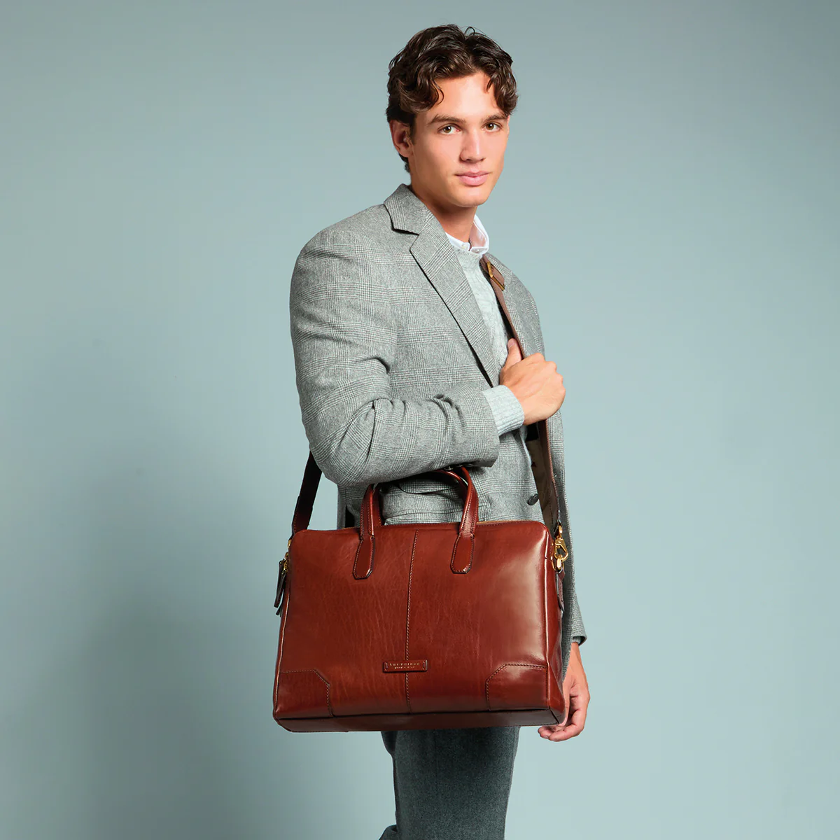 Men's leather briefcase with shoulder strap - Image 4