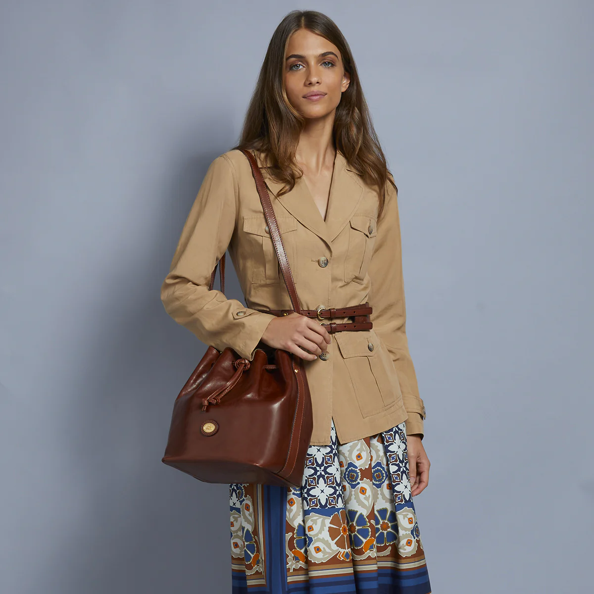 Leather bucket bag with strap - Image 5