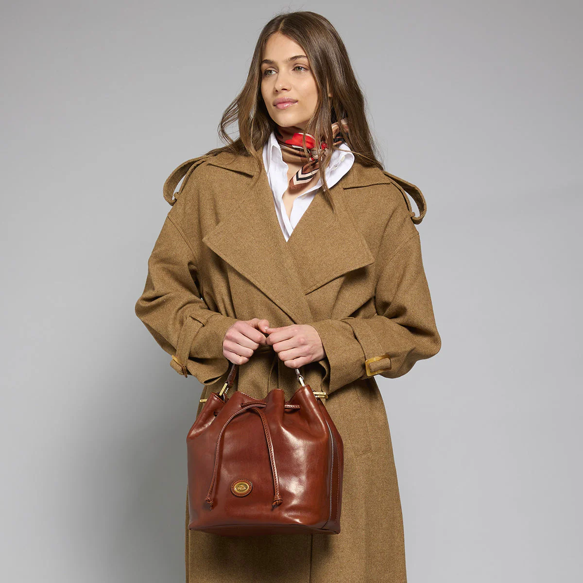 Leather bucket bag with strap - Image 6