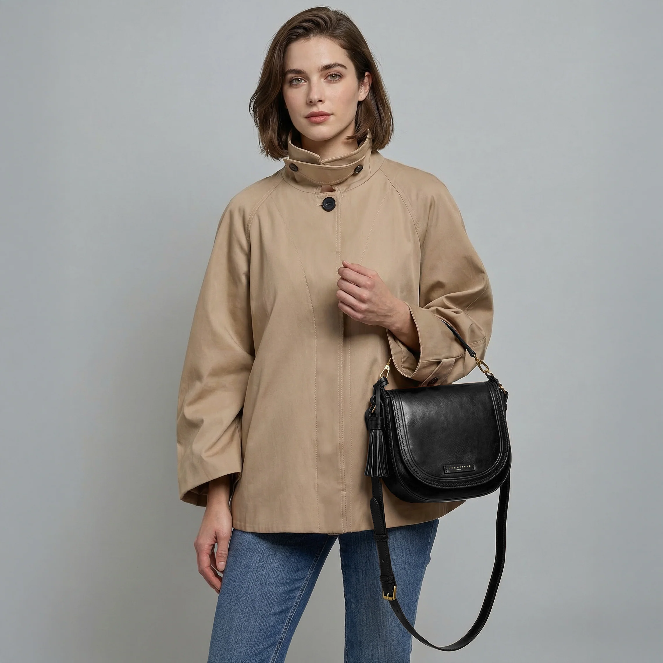 Leather crossbody bag with removable handle - Image 3