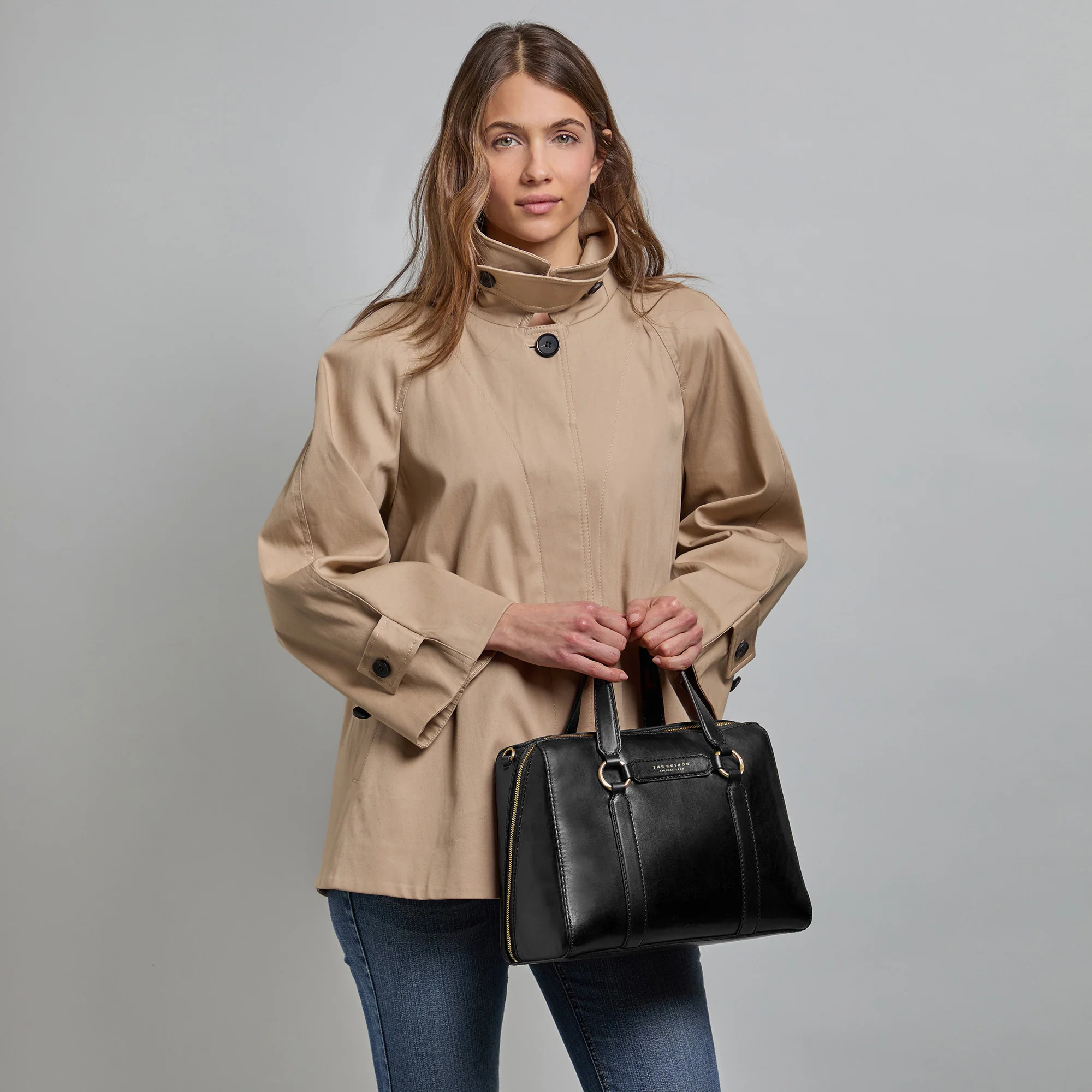 Large leather handbag with shoulder strap - Image 6