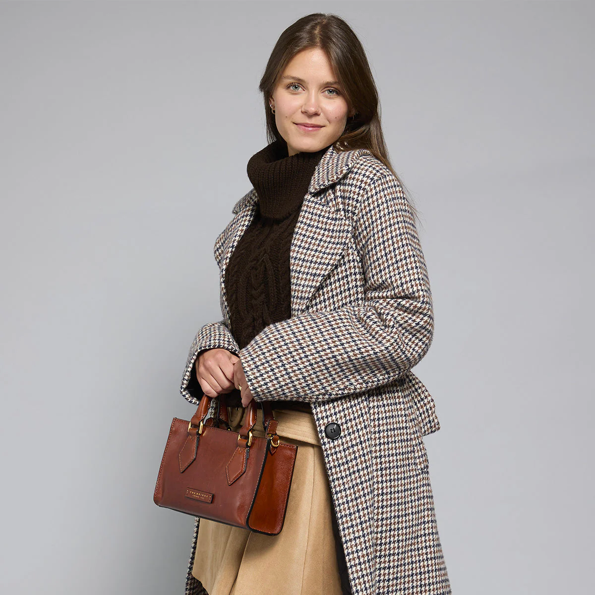 Leather handbag with removable shoulder strap - Image 6