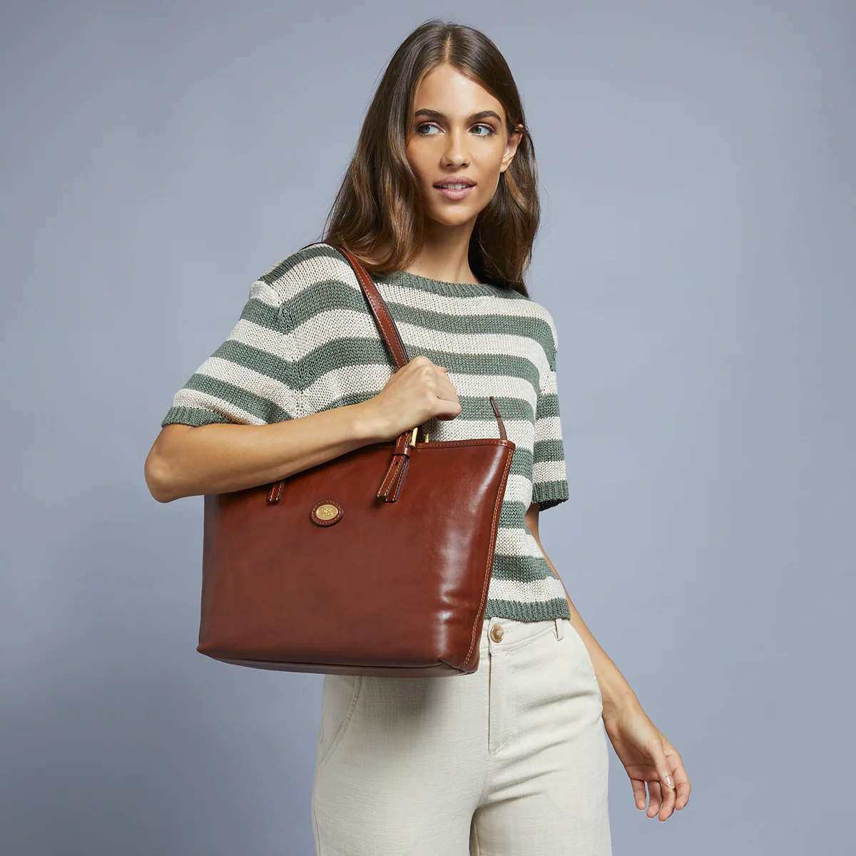 Leather shopper bag with zip - Image 5