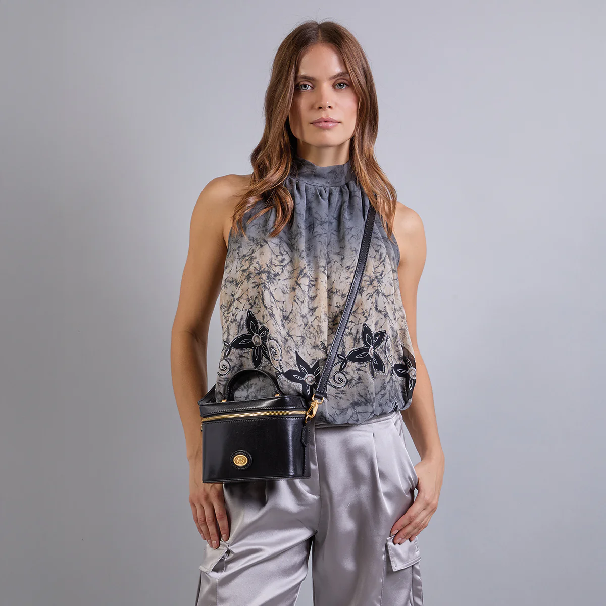 Leather bowling bag with removable shoulder strap - Image 7