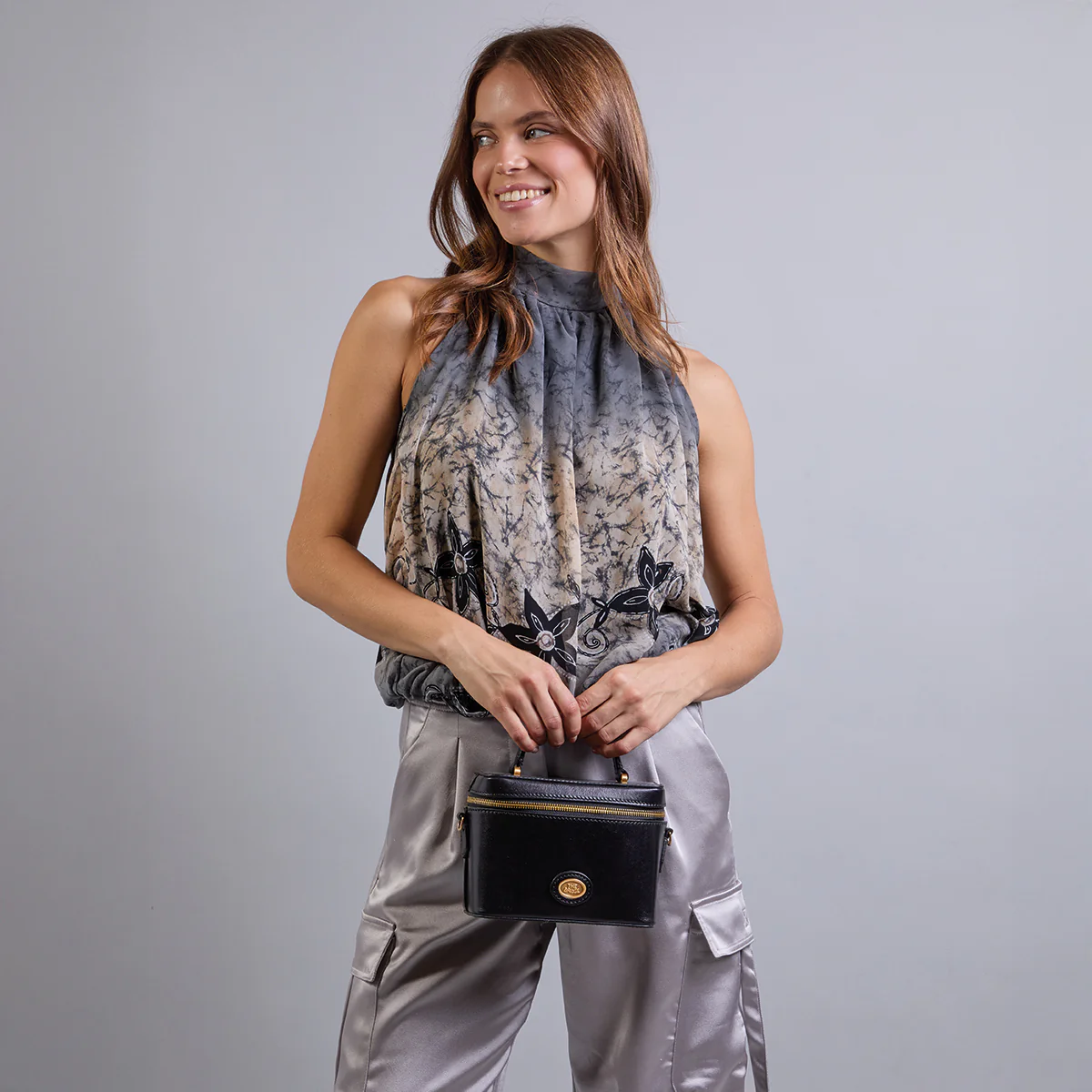 Leather bowling bag with removable shoulder strap - Image 8